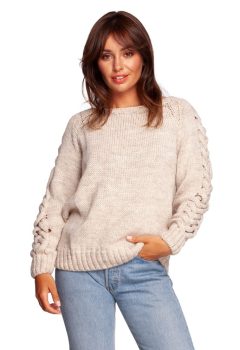 BK090 Sweter z szerokim dekoltem i warkoczem na rękawach - beżowy z wełną ❤