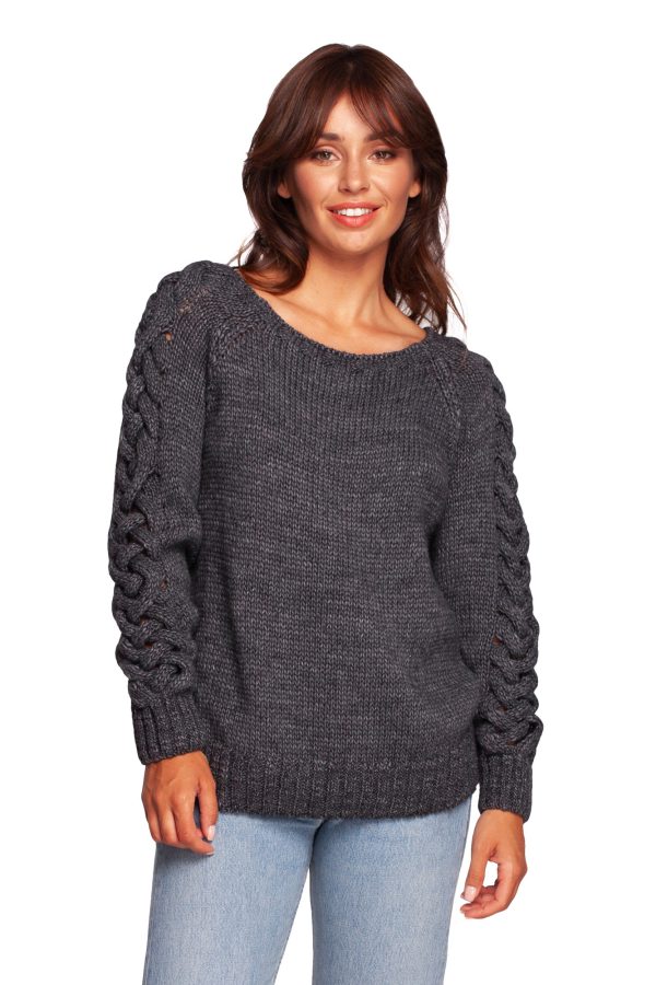 BK090 Sweter z szerokim dekoltem i warkoczem na rękawach - szary z wełną ❤