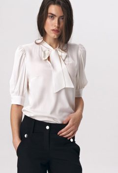 Elegancka bluzka ecru z wiązaniem na dekolcie - B107
