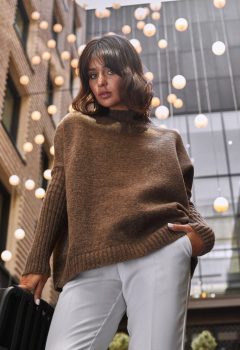 BK009 Sweter zakładany przez głowę - karmelowy