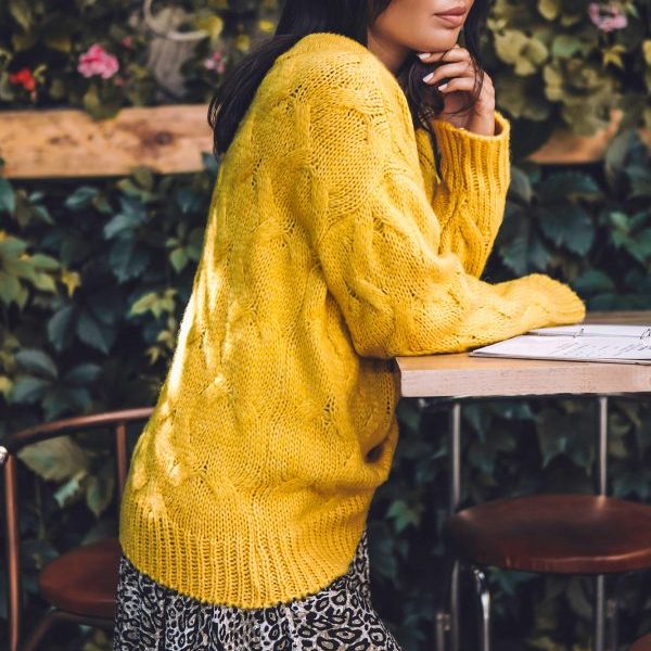 BK038 Sweter ze splotem typu warkocz - miodowy