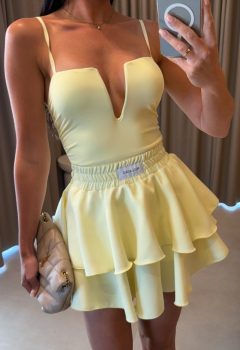 Body z głębokim dekoltem w 4 kolorach
